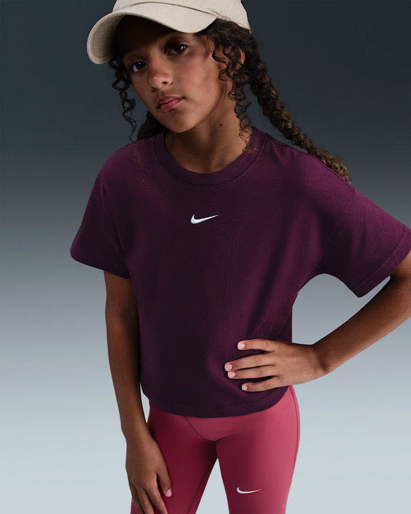 Nike Sportswear Essential Big